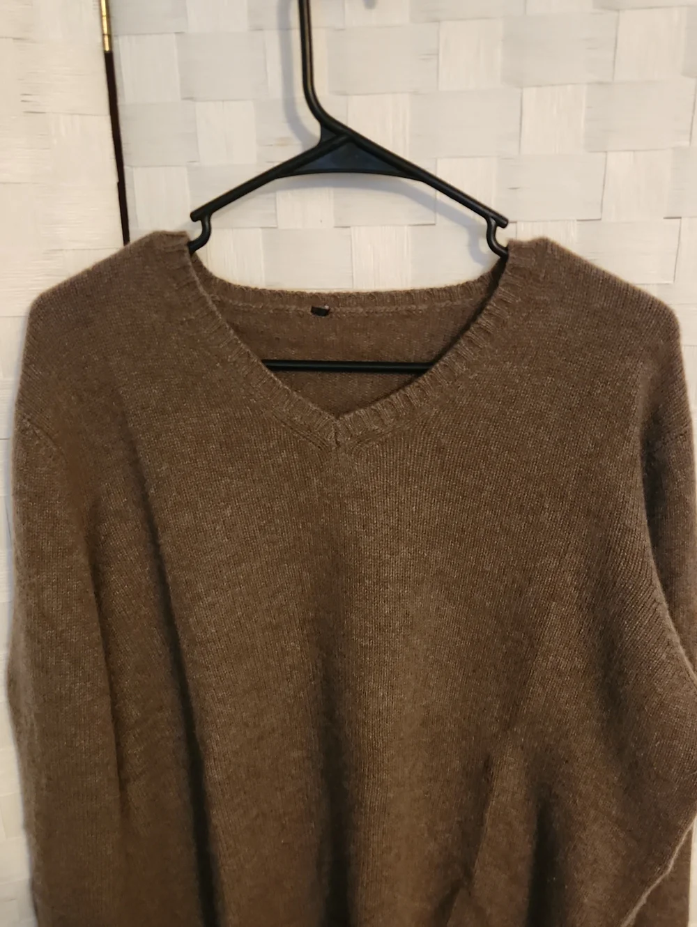 Bergdorf Goodman Italy 100% Cachmere Vneck Swester Sz L PTP 23 - Picture 2 of 4